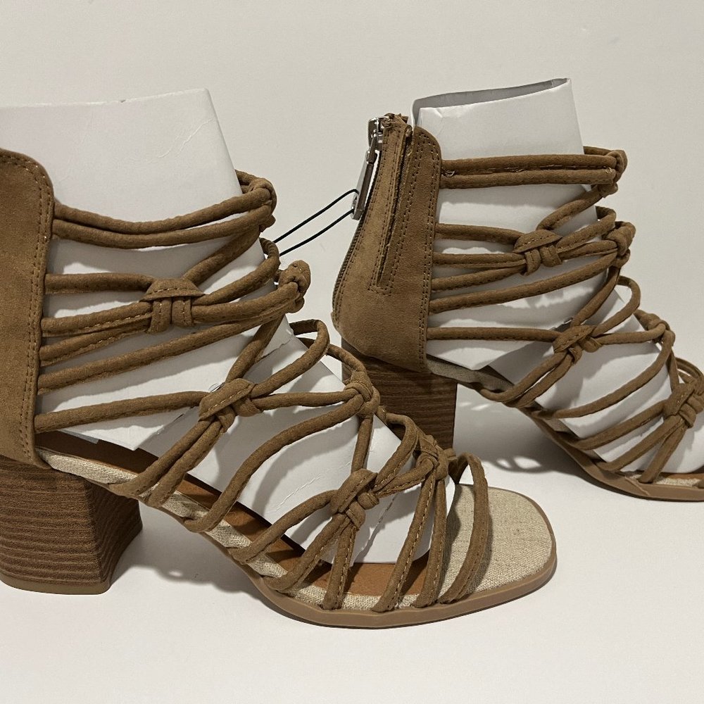 DV By Dolce Vita Adira Knotted Strappy Block Chuncky Heeled Sandals Size 8 NEW!!